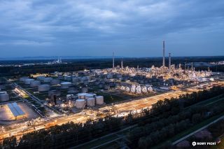 MiRO Mineraloelraffinerie Oberrhein in Karlsruhe
Die MiRO Mineraloelraffinerie Oberrhein GmbH & Co. KG ist die zweitgrößte Erdölraffinerie in Deutschland.

#karlsruhe #miro_karlsruhe #oelraffinerie #oilrefinery #refinery #rheinhafenkarlsruhe #rheinhafen #karlsruhetweets #karlsruhepics #stadtkarlsruhe #lights #stadtwerkekarlsruhe #night #dji #drone #dronephotography #flightseeing #flightseeingtour #dronelife #photography #romypicht #nightphotography